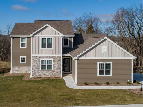 W225N7623 Woodland Creek DRIVE, Sussex, WI 53089