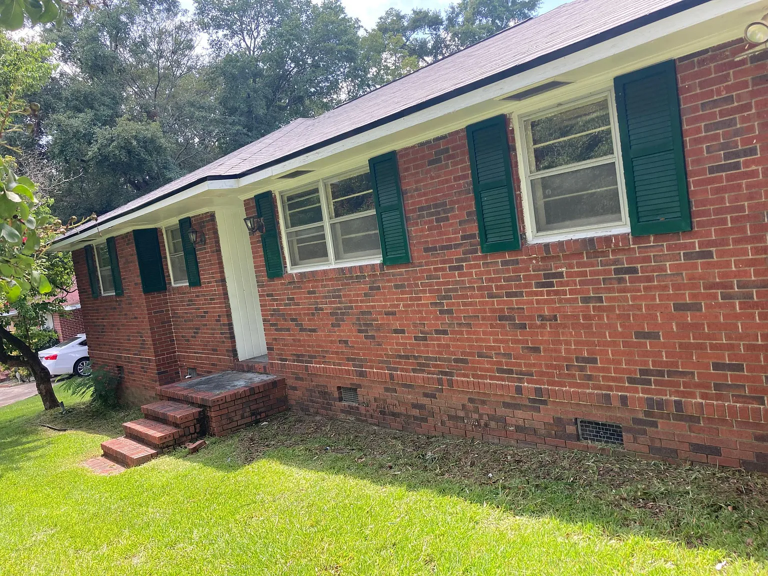 221 Prince Avenue — Photo 3