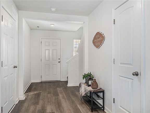 5th image of 2211 Lagganmore Dr