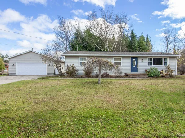 3015 Harbor Dr, Alpena, MI 49707