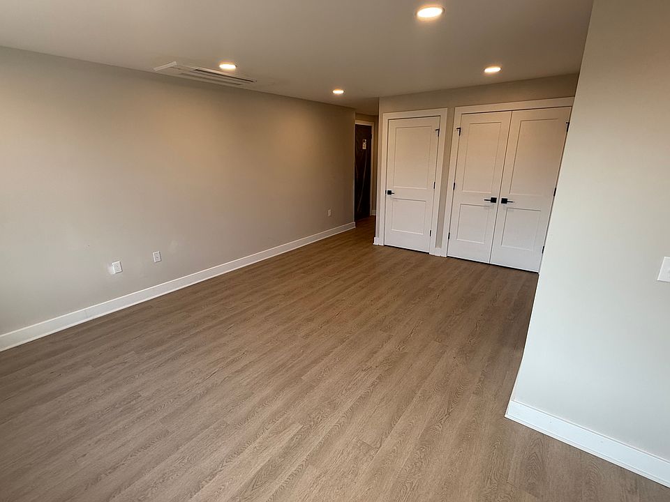 Spacious one bedroom light and bright.