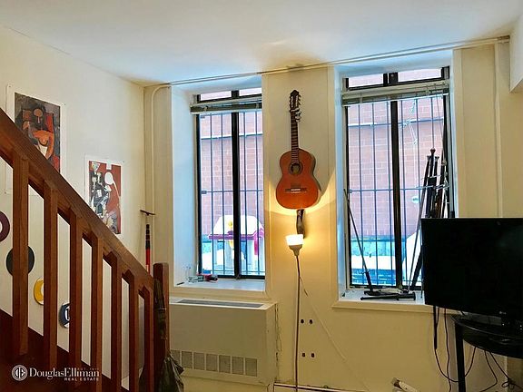 4th image of 221 E 33rd St #1H'