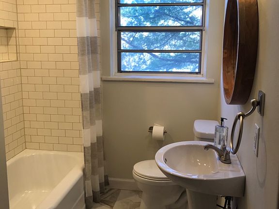 Main level bath.