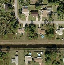 2nd image of 908 SE Coquina St