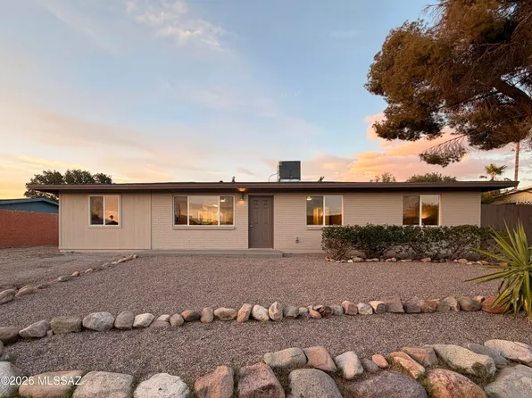 6815 E Mary Dr, Tucson, AZ 85730