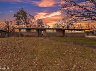 2828 Northville Dr NE, Grand Rapids, MI 49525