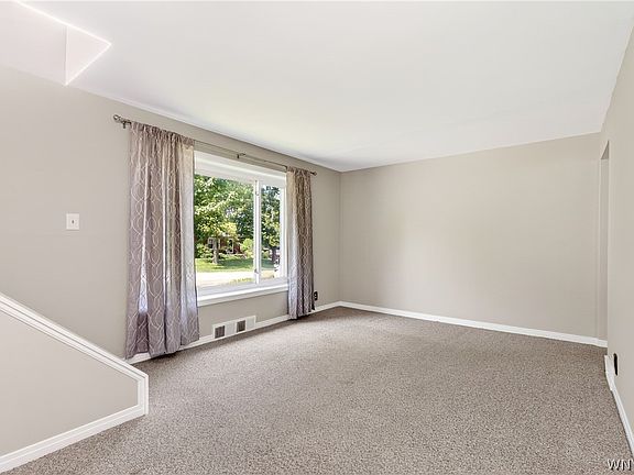 3rd image of 2662 Greenfield Ave