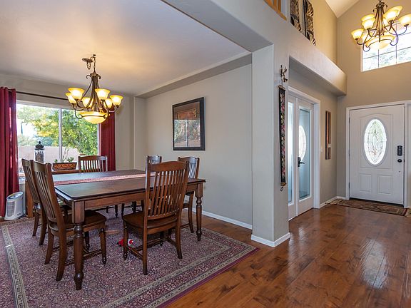 3rd image of 1880 W Canada Hills Dr