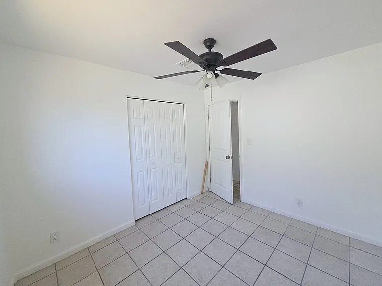 2027 W Roeser Rd — Photo 10