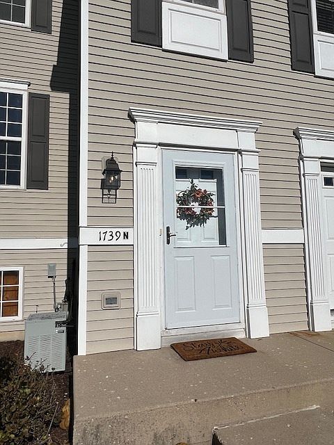 1st image of 1739 Fieldstone Dr N