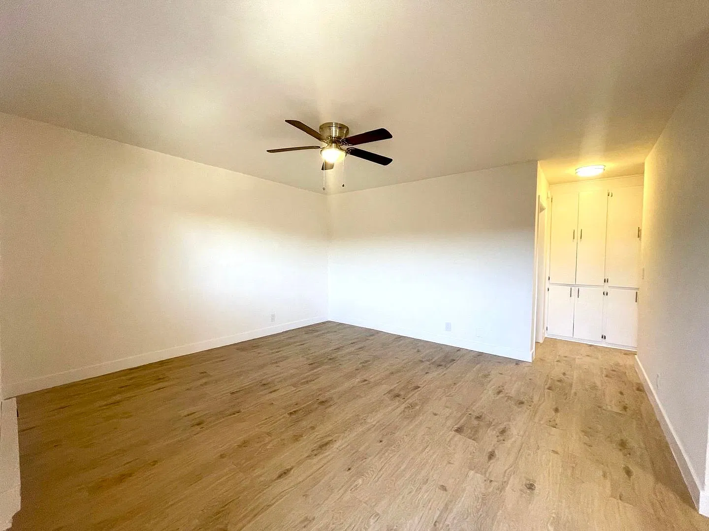 20414 Cohasset St — Photo 2