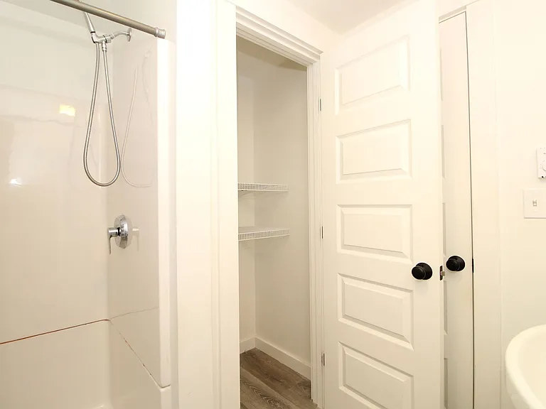18 Lindsey St — Photo 6