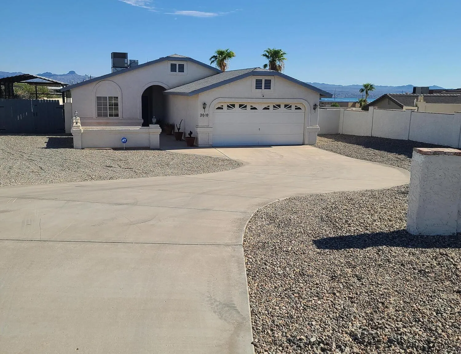 3 bed, 2.0 bath, 1406 sqft, $2,500 — Photo 1