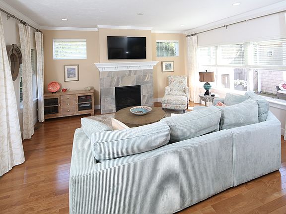 Living Rm Upscale Fireplace