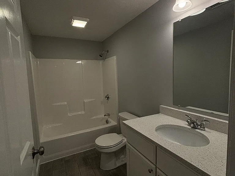 61-63 Apthorp St — Photo 16
