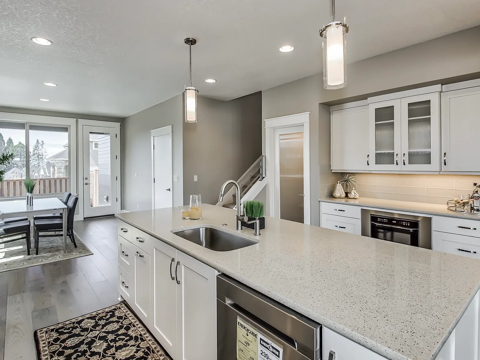 4 bed, 2637 sqft, $3,800 — Photo 4