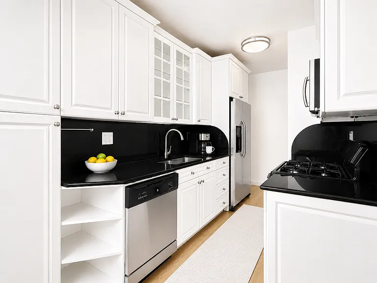425 Riverside Dr #3J — Photo 6