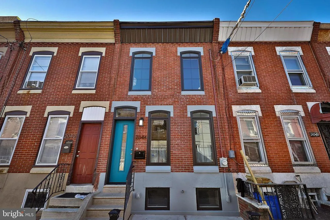 2 bed, 1.5 bath, 1178 sqft, $2,200 — Photo 1