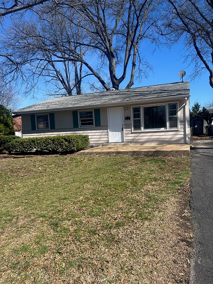 11121 Florence Ave photo 1