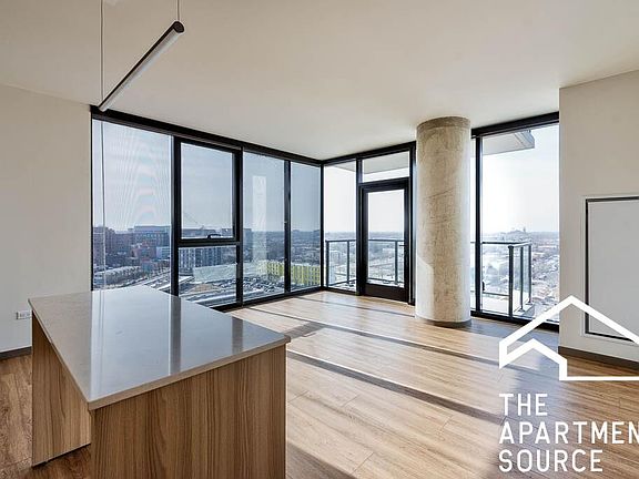 2nd image of 514 S Damen Ave #1001