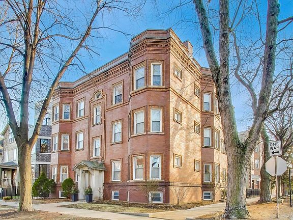 2nd image of 1849 W Waveland Ave #1