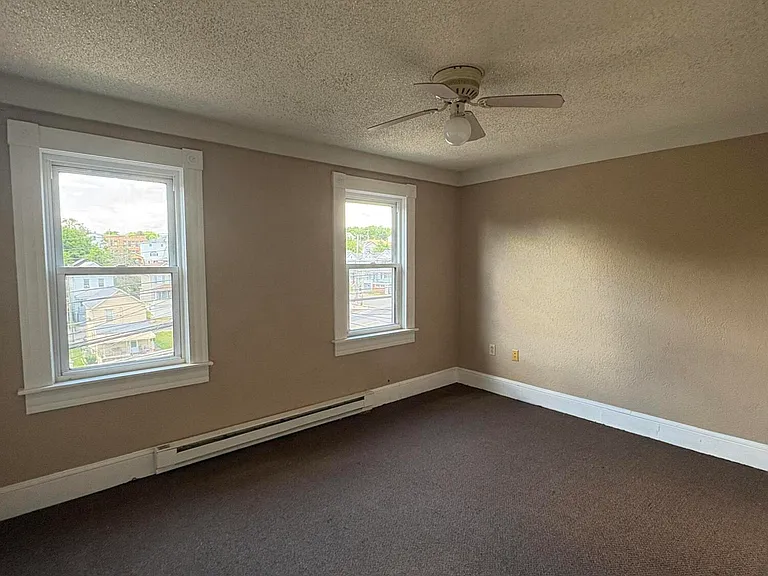 52 Diamond Ave — Photo 8