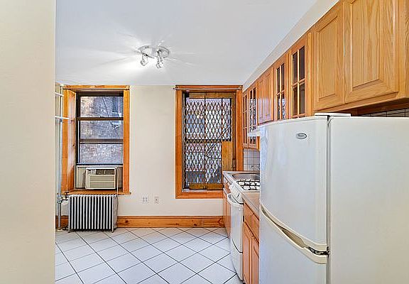 5th image of 110 Mac Dougal St #6R