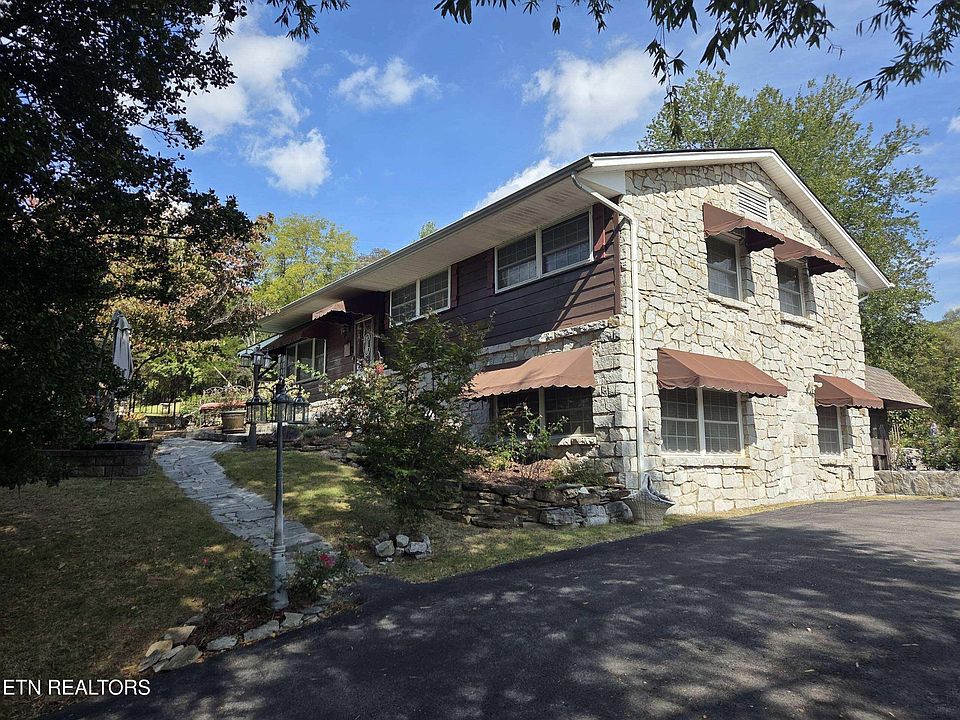 1st image of 572 Mountain Rd