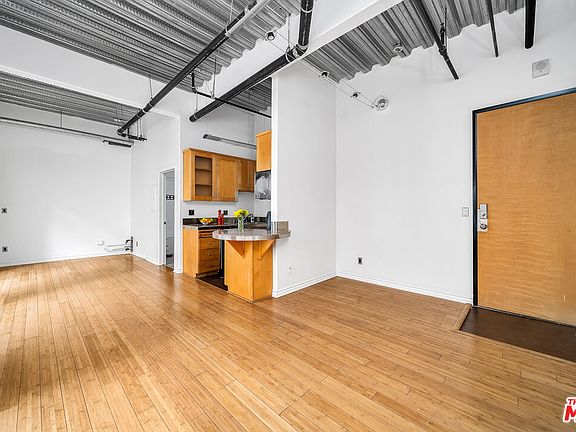 4th image of 312 W 5th St APT 1121