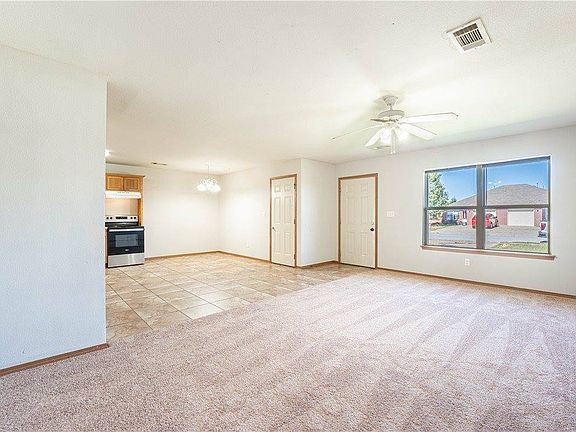 2nd image of 409 E Southern Trace Dr