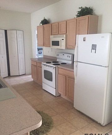 3rd image of 11 Lamoyne Ln