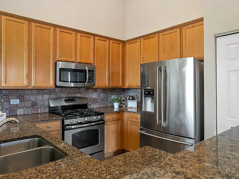 1014 Bradford Dr — Photo 13