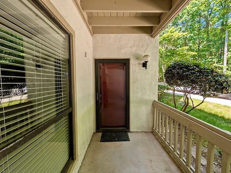 311 New Kent Pl — Photo 2