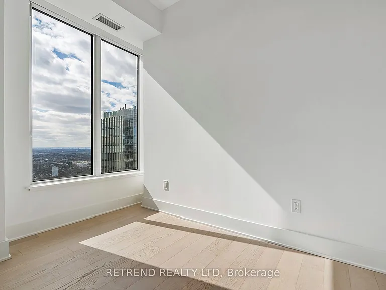 11 Yorkville Ave #5709 — Photo 32