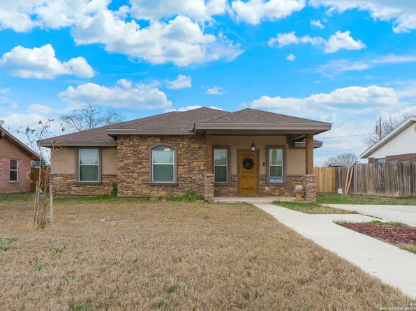 140 Vanham St, Uvalde, TX 78801
