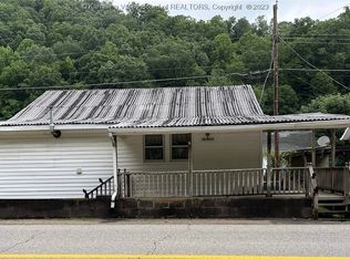 454 Copperas Fork Rd, Holden, WV 25625