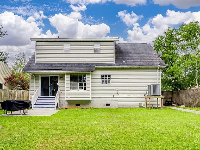 110 Embassy Ct — Photo 38