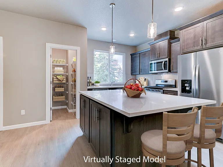 Air Conditioning! Beautiful Newer Construction Home! 3 Master Bedrooms! — Photo 1