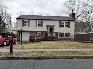 6 Pinewood Ct, Sicklerville, NJ 08081