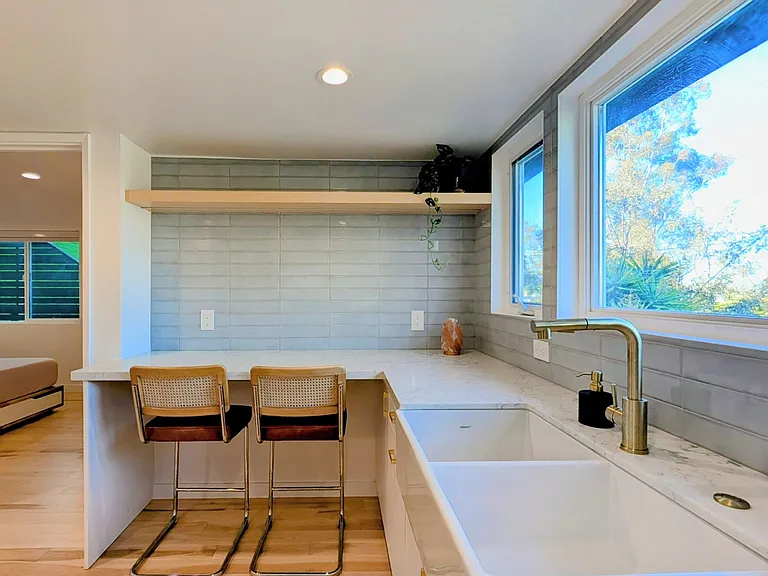 2338 Riverside Dr — Photo 3