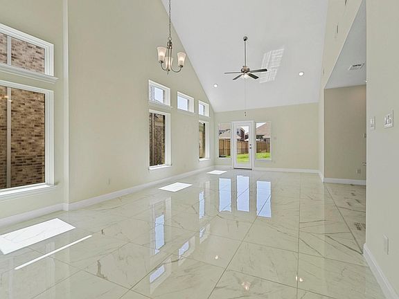 4th image of 345 Gleneagles Dr