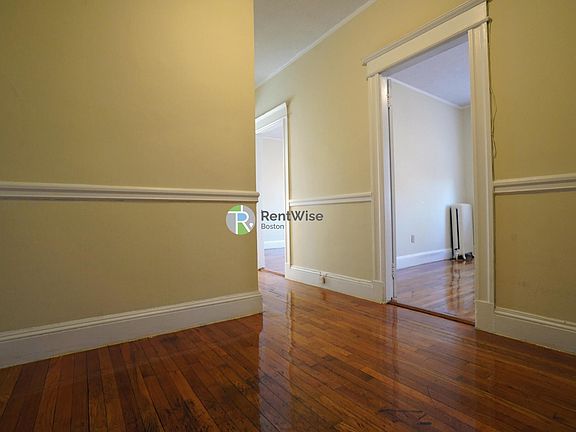 4th image of 62 Woodstock Ave #18