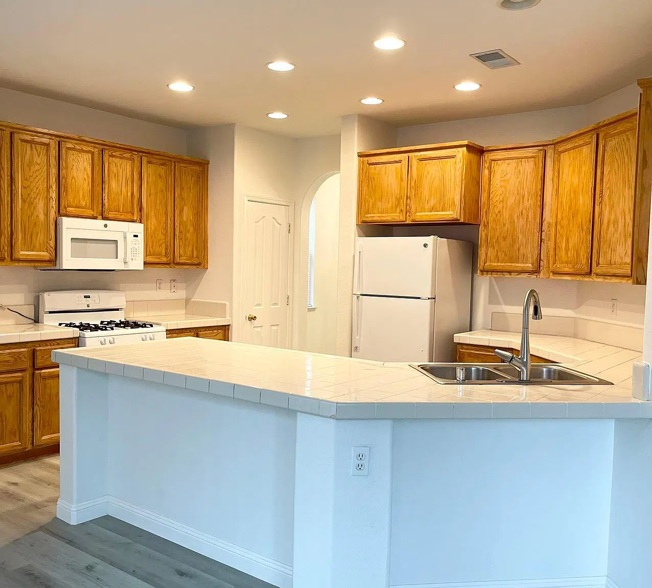 4 bed, 2.5 bath, 2086 sqft, $2,695 — Photo 2