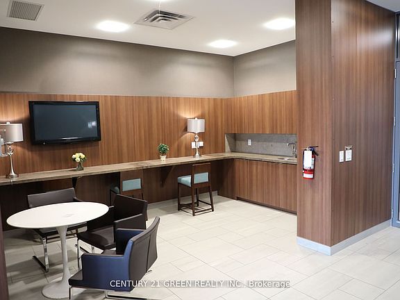 4th image of 260 Sackville St W #515