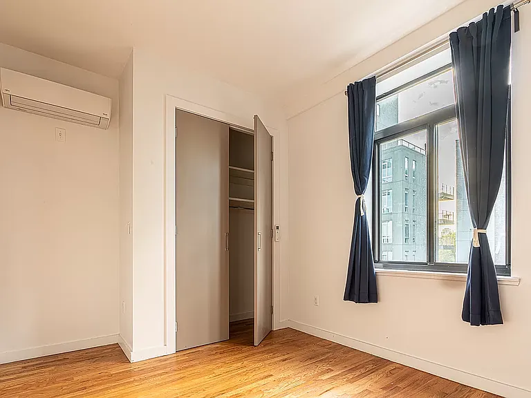 500 Leonard St #4R — Photo 5