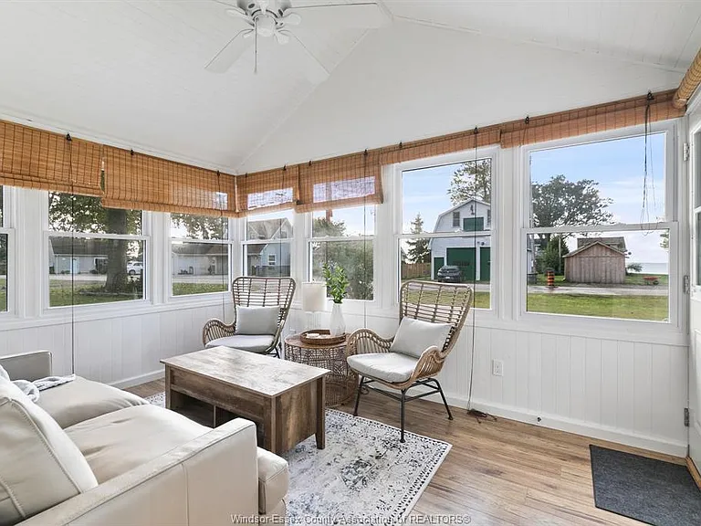 864 Lawrence Dr — Photo 13