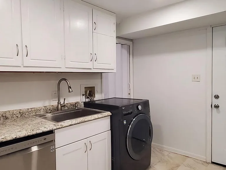 908 N York Rd — Photo 3