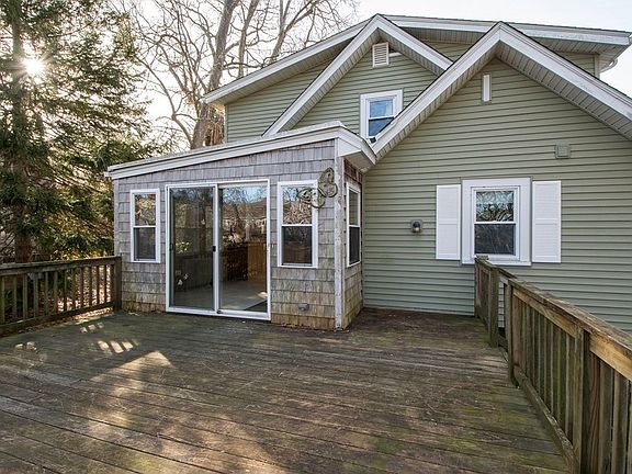 4th image of 160 Peach St
