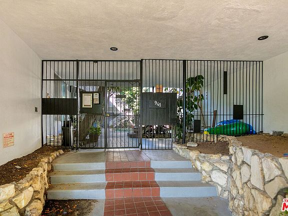 3rd image of 941 N San Vicente Blvd #2