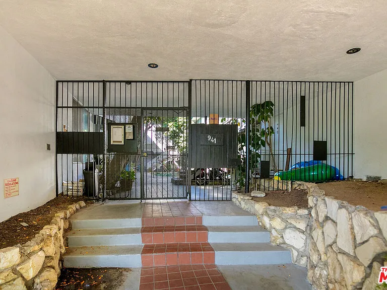 941 N San Vicente Blvd #2 — Photo 12